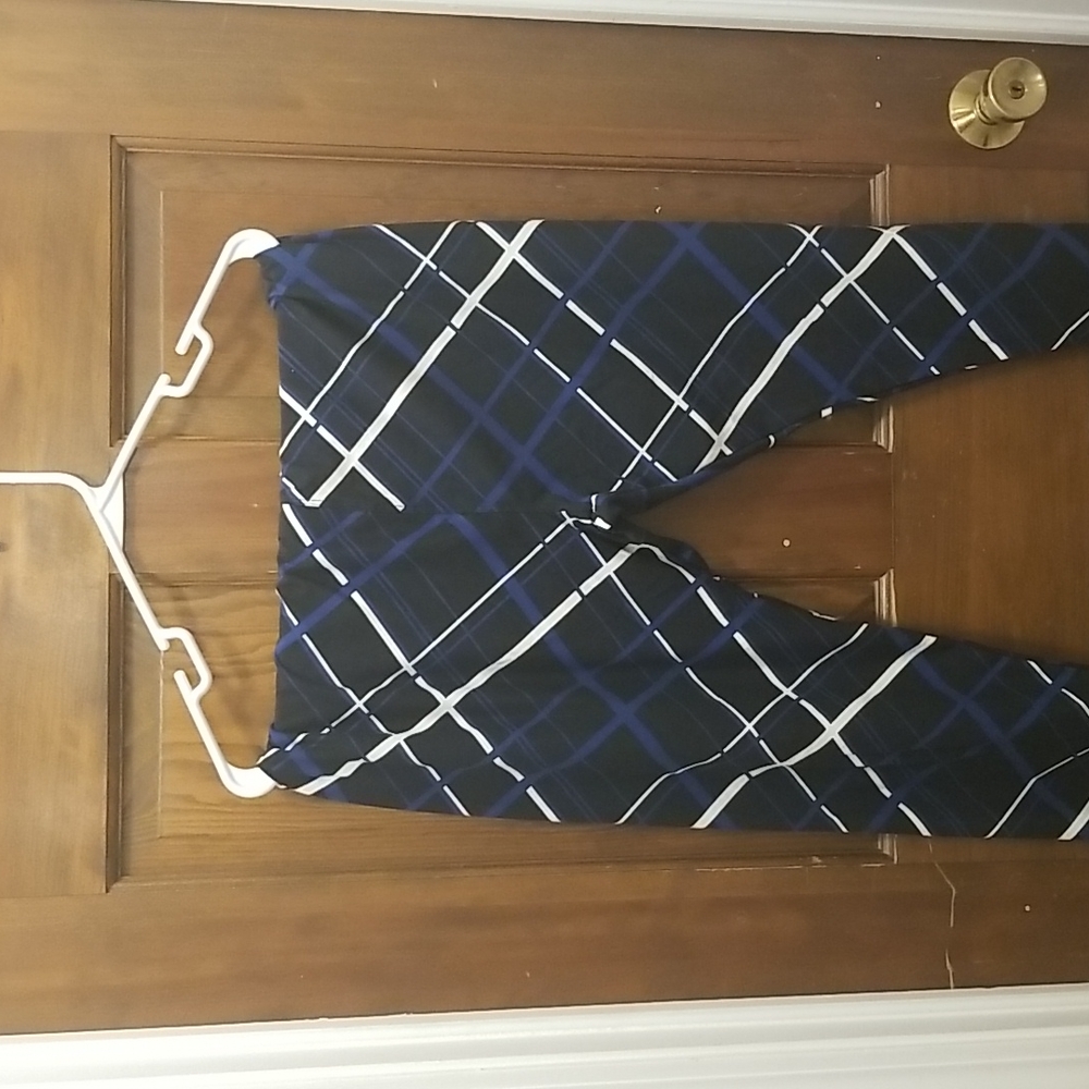 TC2 Lularoe black, blue and white leggings